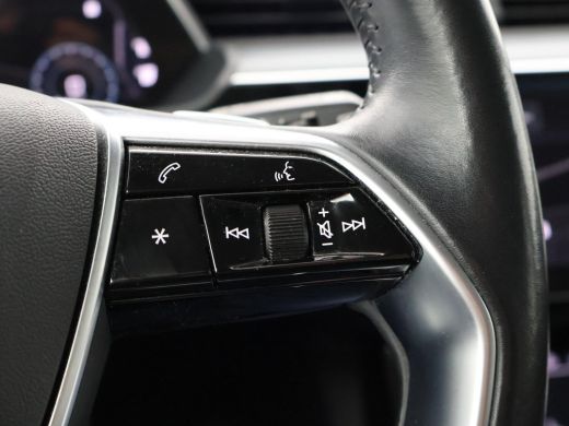 Audi e-tron 55 QUATTRO 95 kWh + TREKHAAK | NACHTZICHT | LUCHTVERING | HEAD-UP | ADAPTIVE CRUISE CONTROL ActivLease financial lease