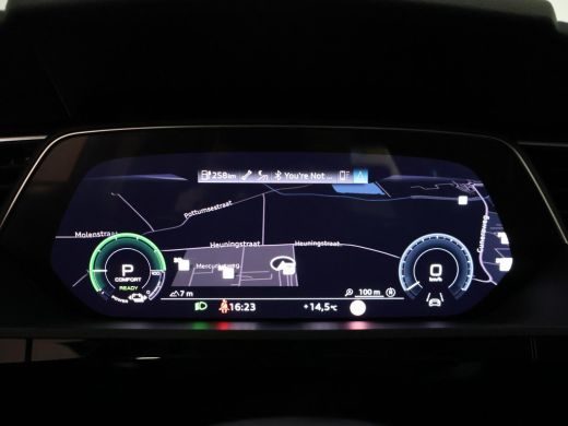 Audi e-tron 55 QUATTRO 95 kWh + TREKHAAK | NACHTZICHT | LUCHTVERING | HEAD-UP | ADAPTIVE CRUISE CONTROL ActivLease financial lease