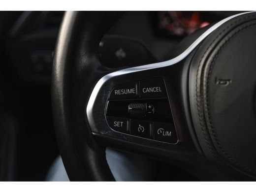 BMW 1 Serie 118i Sport Line Automaat / Sportstoelen / Achteruitrijcamera / M Sportonderstel / LED / Aircondit... ActivLease financial lease