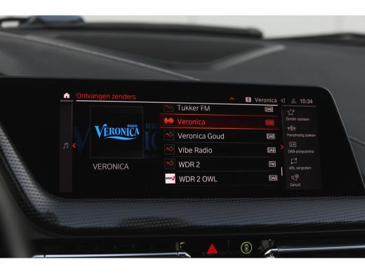 BMW 1 Serie 118i Sport Line Automaat / Sportstoelen / Achteruitrijcamera / M Sportonderstel / LED / Aircondit... ActivLease financial lease