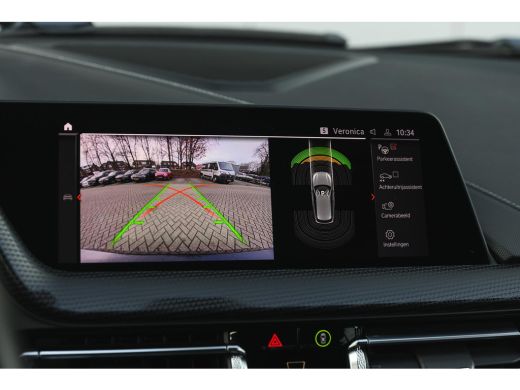 BMW 1 Serie 118i Sport Line Automaat / Sportstoelen / Achteruitrijcamera / M Sportonderstel / LED / Aircondit... ActivLease financial lease