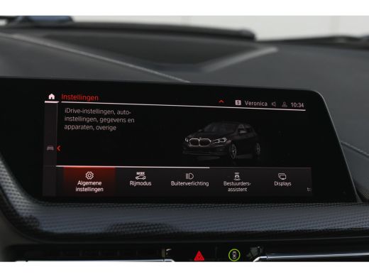 BMW 1 Serie 118i Sport Line Automaat / Sportstoelen / Achteruitrijcamera / M Sportonderstel / LED / Aircondit... ActivLease financial lease