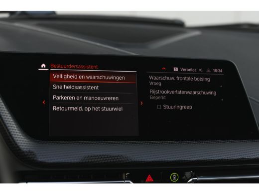 BMW 1 Serie 118i Sport Line Automaat / Sportstoelen / Achteruitrijcamera / M Sportonderstel / LED / Aircondit... ActivLease financial lease