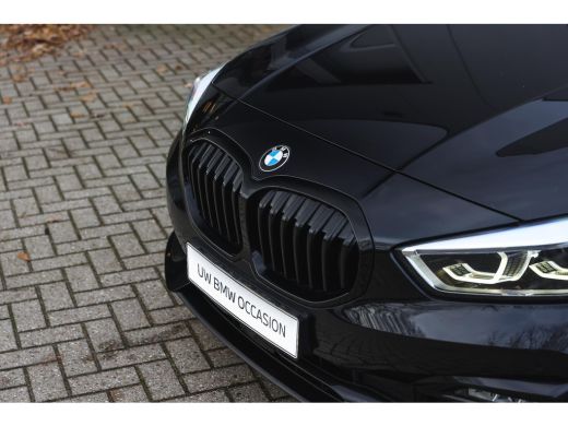 BMW 1 Serie 118i Sport Line Automaat / Sportstoelen / Achteruitrijcamera / M Sportonderstel / LED / Aircondit... ActivLease financial lease