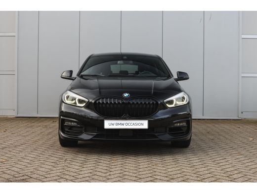 BMW 1 Serie 118i Sport Line Automaat / Sportstoelen / Achteruitrijcamera / M Sportonderstel / LED / Aircondit... ActivLease financial lease