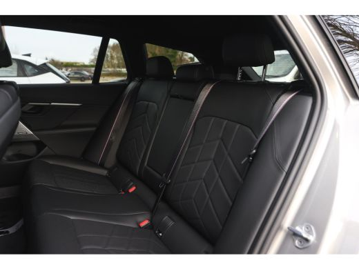 BMW 5 Serie Touring 530e M Sport Automaat / Trekhaak / Stoelventilatie / Comfort Access / Adaptieve LED / Par... ActivLease financial lease