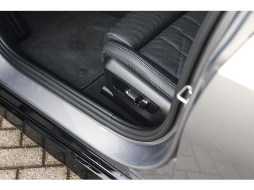 BMW 5 Serie Touring 530e M Sport Automaat / Trekhaak / Stoelventilatie / Comfort Access / Adaptieve LED / Par... ActivLease financial lease