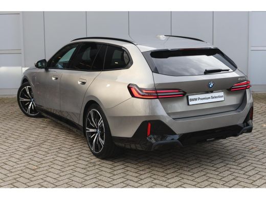BMW 5 Serie Touring 530e M Sport Automaat / Trekhaak / Stoelventilatie / Comfort Access / Adaptieve LED / Par... ActivLease financial lease