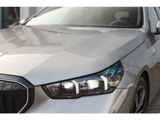BMW 5 Serie Touring 530e M Sport Automaat / Trekhaak / Stoelventilatie / Comfort Access / Adaptieve LED / Par... ActivLease financial lease