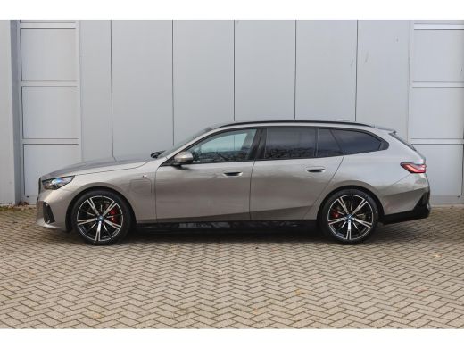 BMW 5 Serie Touring 530e M Sport Automaat / Trekhaak / Stoelventilatie / Comfort Access / Adaptieve LED / Par... ActivLease financial lease