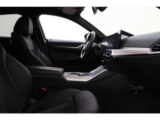 BMW i4 eDrive40 M Sport / Achteruitrijcamera / Stoelverwarming / Widescreen Display / Active Cruise Cont... ActivLease financial lease