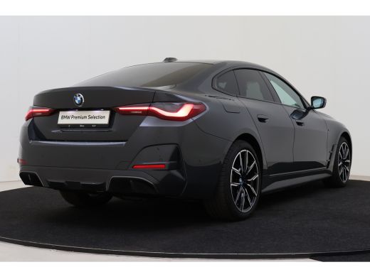 BMW i4 eDrive40 M Sport / Achteruitrijcamera / Stoelverwarming / Widescreen Display / Active Cruise Cont... ActivLease financial lease