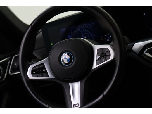 BMW i4 eDrive40 M Sport / Achteruitrijcamera / Stoelverwarming / Widescreen Display / Active Cruise Cont... ActivLease financial lease