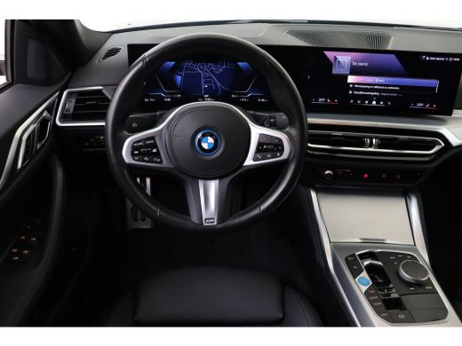 BMW i4 eDrive40 M Sport / Achteruitrijcamera / Stoelverwarming / Widescreen Display / Active Cruise Cont... ActivLease financial lease