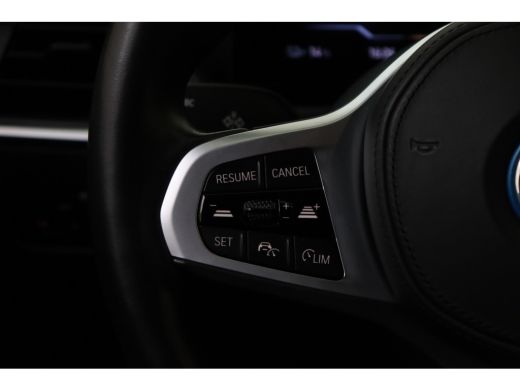 BMW i4 eDrive40 M Sport / Achteruitrijcamera / Stoelverwarming / Widescreen Display / Active Cruise Cont... ActivLease financial lease