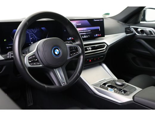 BMW i4 eDrive40 M Sport / Achteruitrijcamera / Stoelverwarming / Widescreen Display / Active Cruise Cont... ActivLease financial lease