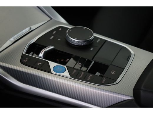 BMW i4 eDrive40 M Sport / Achteruitrijcamera / Stoelverwarming / Widescreen Display / Active Cruise Cont... ActivLease financial lease