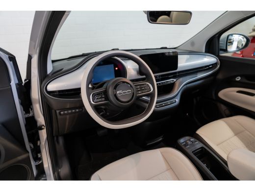Fiat 500C La Prima 42 kWh | Camera | Stoelverwarming | Navigatie | Parkeersensoren | Climate Controle | Ada... ActivLease financial lease
