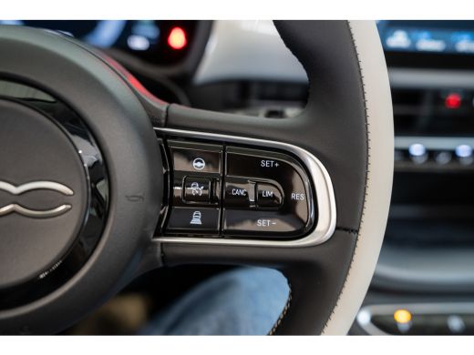 Fiat 500C La Prima 42 kWh | Camera | Stoelverwarming | Navigatie | Parkeersensoren | Climate Controle | Ada... ActivLease financial lease