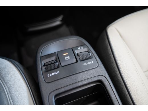 Fiat 500C La Prima 42 kWh | Camera | Stoelverwarming | Navigatie | Parkeersensoren | Climate Controle | Ada... ActivLease financial lease