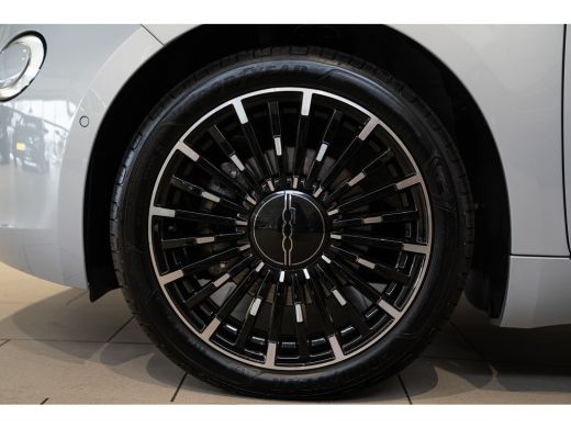 Fiat 500C La Prima 42 kWh | Camera | Stoelverwarming | Navigatie | Parkeersensoren | Climate Controle | Ada... ActivLease financial lease