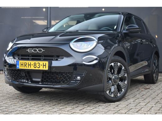 Fiat 600 1.2 Hybrid La Prima 8 Jaar Garantie! | Vol-Leder | Adaptive Cruise | Massage | Elektr. Achterklep...
