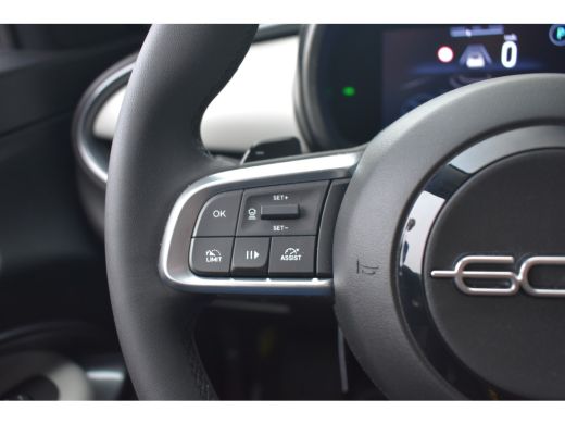 Fiat 600 1.2 Hybrid La Prima 8 Jaar Garantie! | Vol-Leder | Adaptive Cruise | Massage | Elektr. Achterklep... ActivLease financial lease