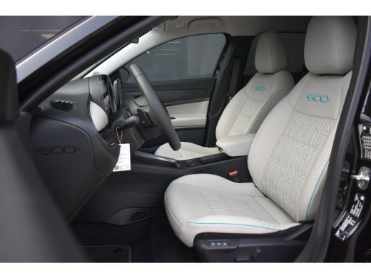 Fiat 600 1.2 Hybrid La Prima 8 Jaar Garantie! | Vol-Leder | Adaptive Cruise | Massage | Elektr. Achterklep... ActivLease financial lease