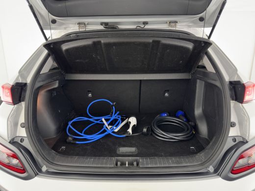 Hyundai Kona EV Fashion 64 kWh (3-Fase) {SOH-100%} (INCL-BTW)  Aut * HEATPUMP | NAVI-FULLMAP | LEATHER-FABRIC ... ActivLease financial lease