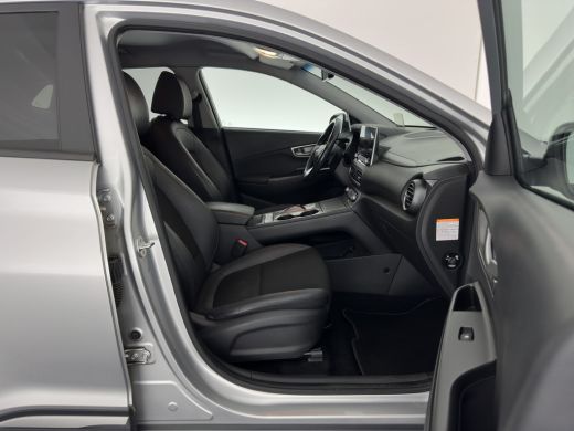 Hyundai Kona EV Fashion 64 kWh (3-Fase) {SOH-100%} (INCL-BTW)  Aut * HEATPUMP | NAVI-FULLMAP | LEATHER-FABRIC ... ActivLease financial lease