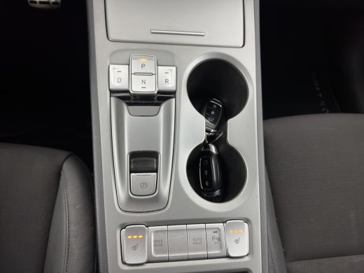 Hyundai Kona EV Fashion 64 kWh (3-Fase) {SOH-100%} (INCL-BTW)  Aut * HEATPUMP | NAVI-FULLMAP | LEATHER-FABRIC ... ActivLease financial lease