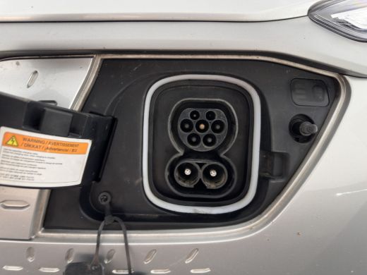 Hyundai Kona EV Fashion 64 kWh (3-Fase) {SOH-100%} (INCL-BTW)  Aut * HEATPUMP | NAVI-FULLMAP | LEATHER-FABRIC ... ActivLease financial lease