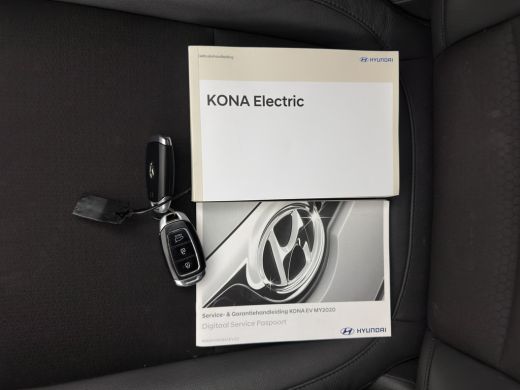 Hyundai Kona EV Fashion 64 kWh (3-Fase) {SOH-100%} (INCL-BTW)  Aut * HEATPUMP | NAVI-FULLMAP | LEATHER-FABRIC ... ActivLease financial lease