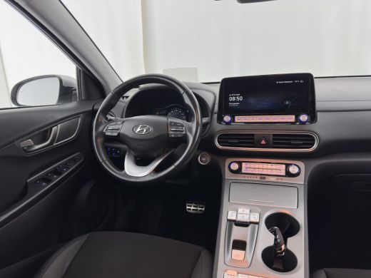 Hyundai Kona EV Fashion 64 kWh (3-Fase) {SOH-100%} (INCL-BTW)  Aut * HEATPUMP | NAVI-FULLMAP | LEATHER-FABRIC ... ActivLease financial lease