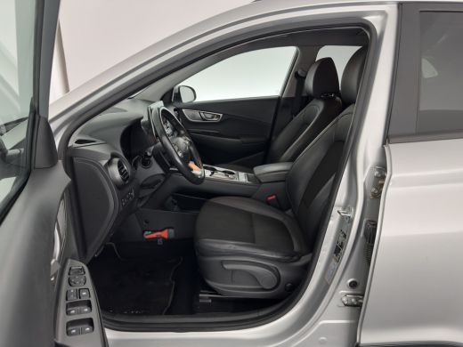 Hyundai Kona EV Fashion 64 kWh (3-Fase) {SOH-100%} (INCL-BTW)  Aut * HEATPUMP | NAVI-FULLMAP | LEATHER-FABRIC ... ActivLease financial lease