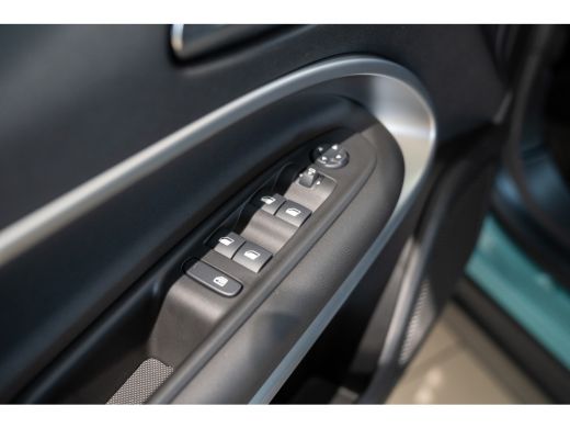 Jeep Avenger 1.2 e-Hybrid Summit | Navigatie | Elektrische Achterklep | Camera | Parkeersensoren | Climate Con... ActivLease financial lease