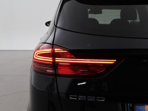 Kia Ceed Sportswagon 1.0 T-GDi DYNAMICPLUSLINE + TREKHAAK | DAB | STUUR/STOELVERW. | LED | CAMERA | CARPLAY ActivLease financial lease