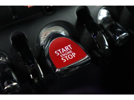 Mini One One Classic / Sportstoelen / LED / Head-Up / Navigatie / Airconditioning / Cruise Control ActivLease financial lease