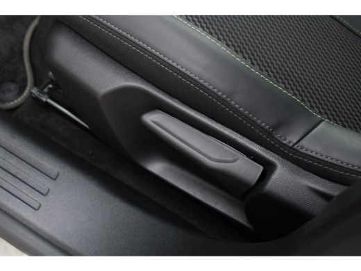 Peugeot 2008 1.2 Hybrid 136 GT | Automaat | Navigatie | Camera | Mild Hybrid | Adaptieve cruise control | Nieu... ActivLease financial lease