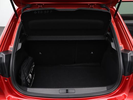 Peugeot 208 Hybrid 100 e-DCS6 Allure | Apple Carplay/Android Auto|telefoonintegratie premium | Armsteun voor ... ActivLease financial lease