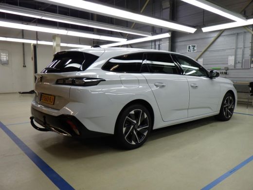 Peugeot 308 SW 1.2 PureTech Allure | Automaat | Navigatie | Camera | Trekhaak | All season | 1.400kg Trekgewi... ActivLease financial lease