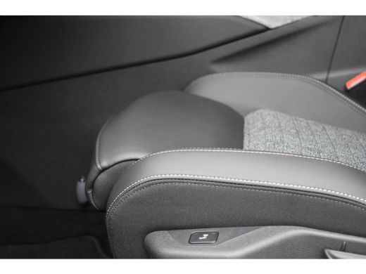 Peugeot 5008 1.6 Plug-in Hybrid 195 Allure 7p. DEMO-DEAL! | 360 Camera | Seat Pack | Drive Assist Pack | Panor... ActivLease financial lease