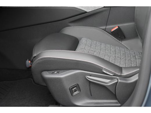 Peugeot 5008 1.6 Plug-in Hybrid 195 Allure 7p. DEMO-DEAL! | 360 Camera | Seat Pack | Drive Assist Pack | Panor... ActivLease financial lease