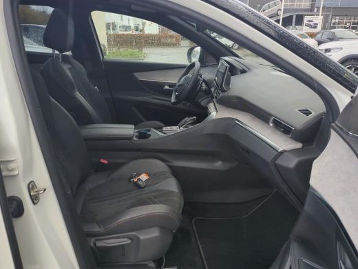 Peugeot 5008 1.6 PureTech GT | Automaat | Navigatie | Camera | Panorama/schuifdak | Focal | Black Pack | ActivLease financial lease