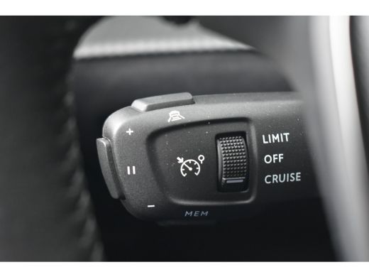 Peugeot e-2008 EV Allure Avantage 54 kWh 8 Jaar Garantie! | Navigatie | Keyless-Entry | Cruise Control | Full-LE... ActivLease financial lease