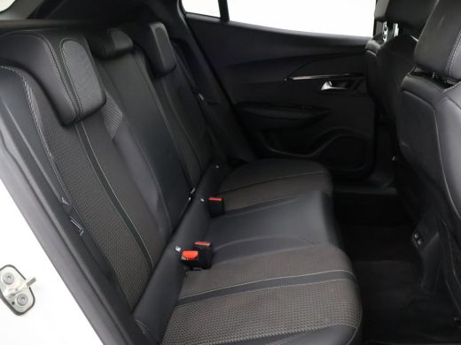 Peugeot e-2008 EV GT 50 kWh 3-FASE + ADAPTIVE CRUISE | STOELVERW. | 18 INCH | LED | APPLE CARPLAY | CAMERA ActivLease financial lease