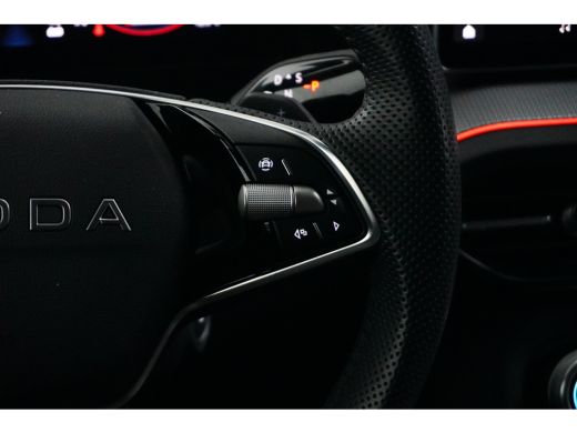 Skoda Kodiaq Sportline PHEV | Achter uitrijcamera | Elektrisch bedienbare achterklep | Verwarmd stuurwiel | St... ActivLease financial lease