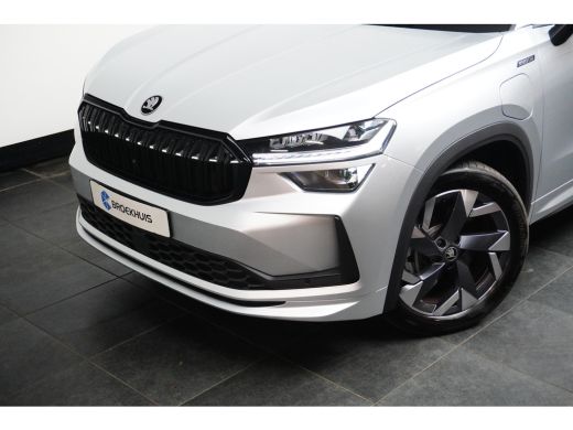 Skoda Kodiaq Sportline PHEV | Achter uitrijcamera | Elektrisch bedienbare achterklep | Verwarmd stuurwiel | St... ActivLease financial lease