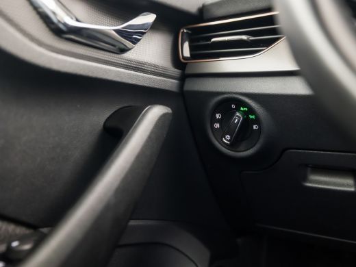 Skoda Scala 1.0 TSI Sport Automaat (PANORAMADAK, VIRTUAL COCKPIT, APPLE CARPLAY, GROOT NAVI, CLIMATE, STOELVE... ActivLease financial lease