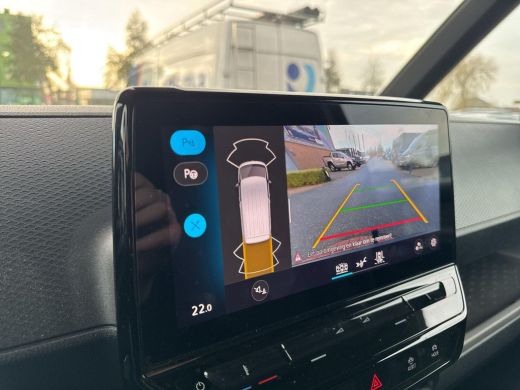 Volkswagen ID. Buzz Cargo Cargo 77 kWh | Trekhaak | Camera | PDC | Betimmering | SOH 95% | ActivLease financial lease